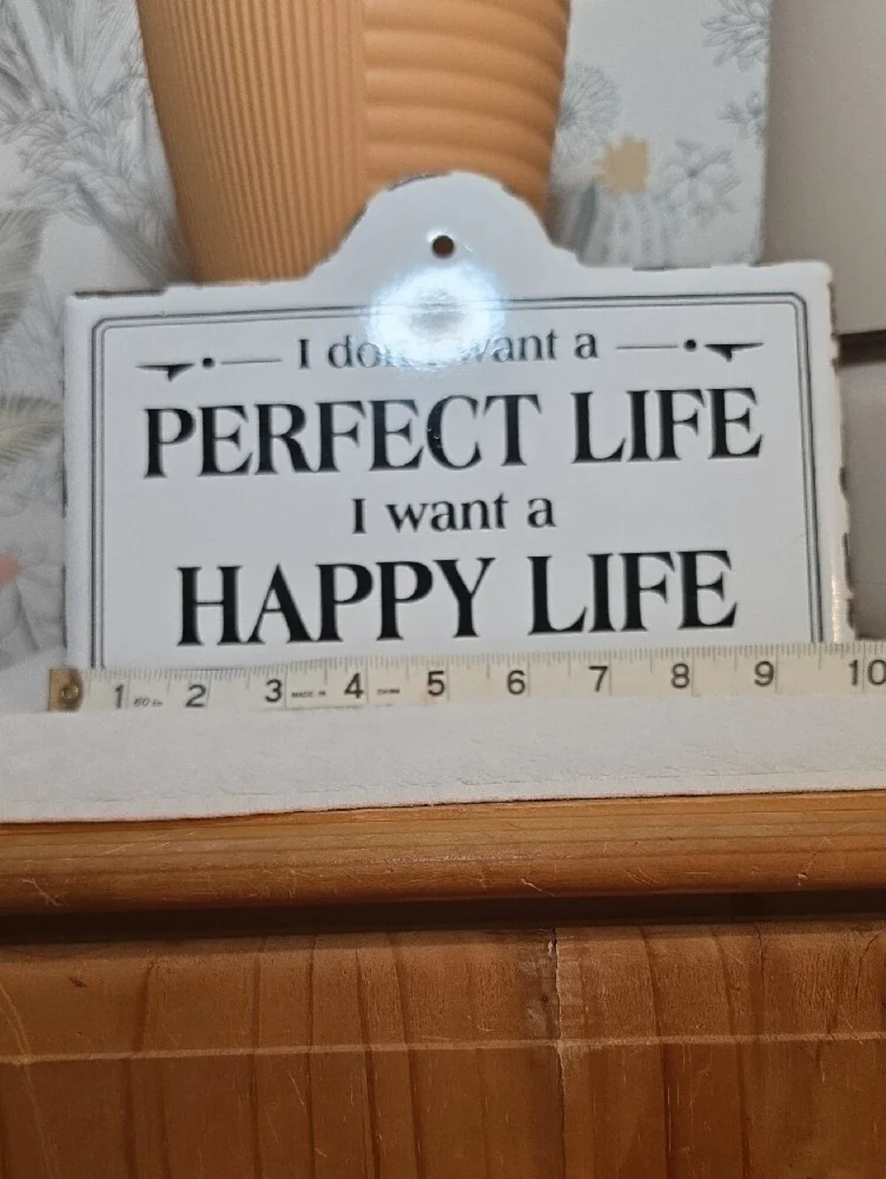 Motivational White and Black Wall Sign - 'Happy Life'